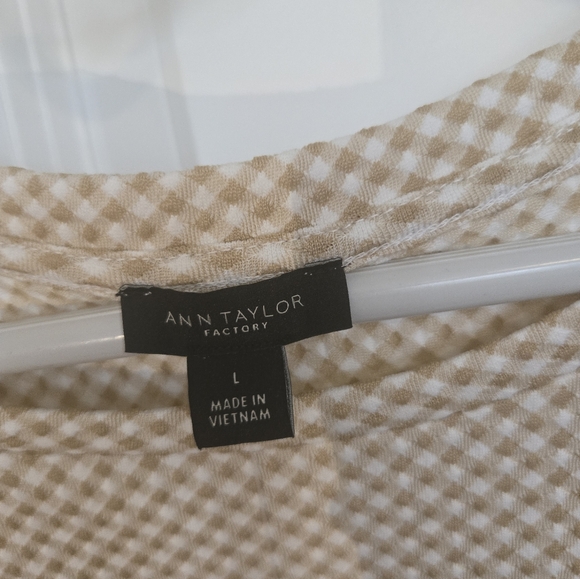 NWT Ann Taylor Factory tan white top - Picture 3 of 5